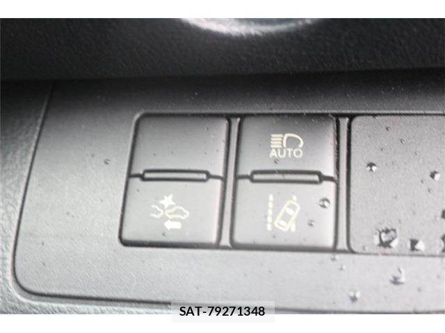 Toyota SIENTA 2017-06 8651881-6