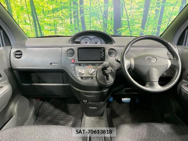 Toyota SIENTA 2011-12 8652003-1