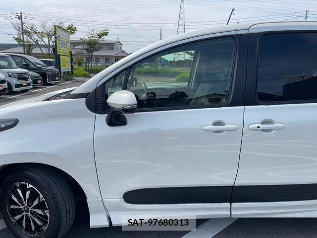 Toyota SIENTA 2023-10 8652277-17