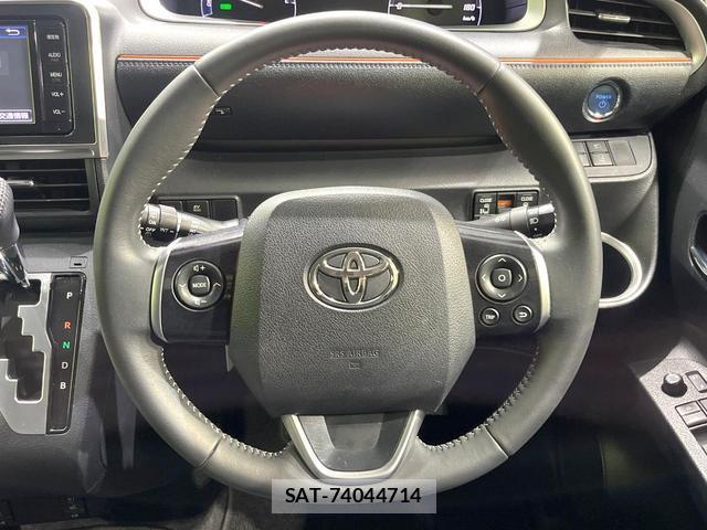 Toyota SIENTA 2016-01 8652281-11
