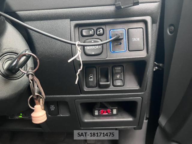 Toyota SIENTA 2015-09 8652425-14