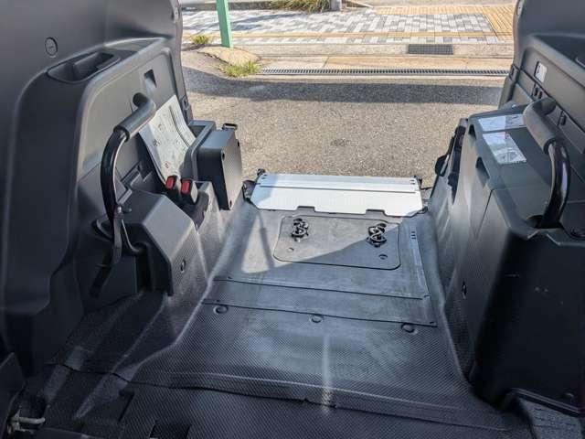 Toyota SIENTA 2023-08 8652525-3