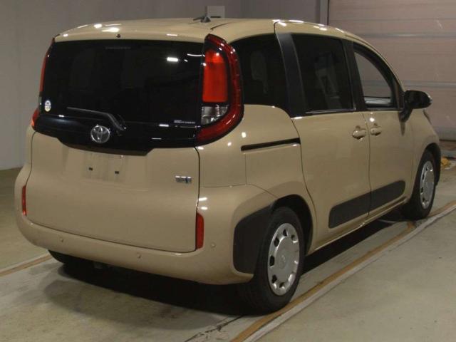 Toyota SIENTA 2023-10 8652665-1
