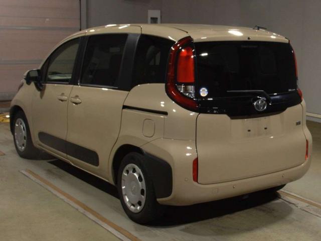 Toyota SIENTA 2023-10 8652665-4