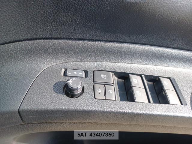 Toyota SIENTA 2019-08 8653430-13
