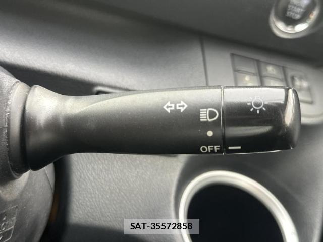 Toyota SIENTA 2017-07 8653453-15