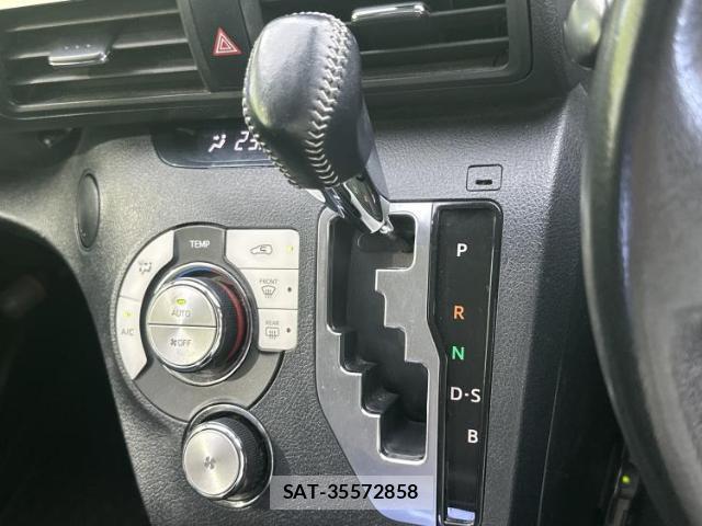 Toyota SIENTA 2017-07 8653453-17