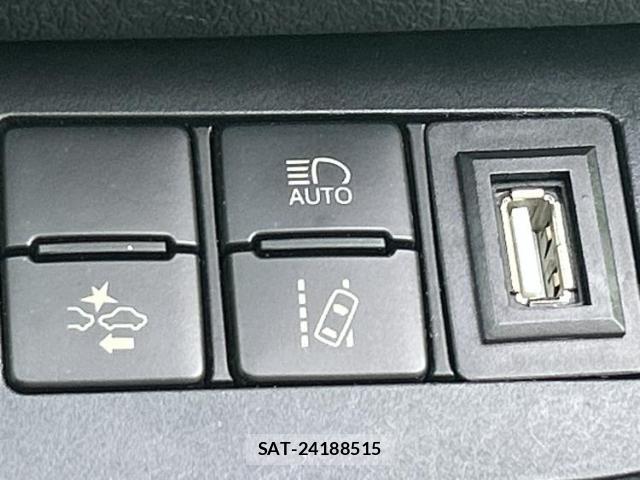 Toyota SIENTA 2016-06 8653571-17