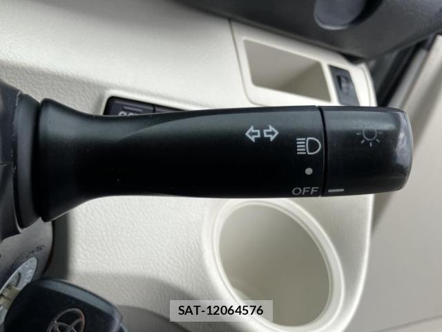 Toyota SIENTA 2016-10 8653809-14