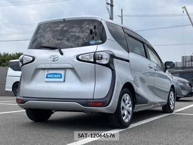 Toyota SIENTA 2016-10 8653809-2