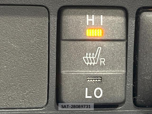 Toyota SPADE 2018-02 8648350-6