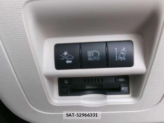 Toyota SPADE 2017-06 8653929-17