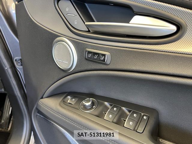 ALFA ROMEO STELVIO 2023-06 8648740-13