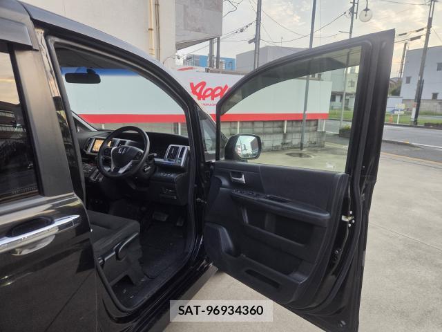 Honda e 2012-06 8646661-3