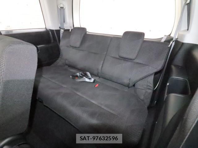 Honda e 2011-07 8647739-10