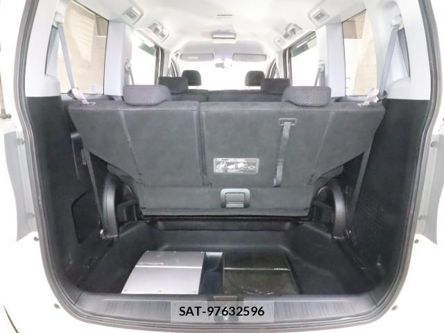 Honda e 2011-07 8647739-11