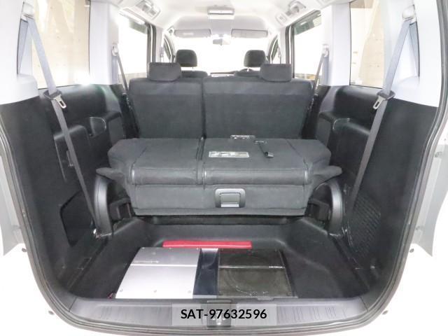 Honda e 2011-07 8647739-13