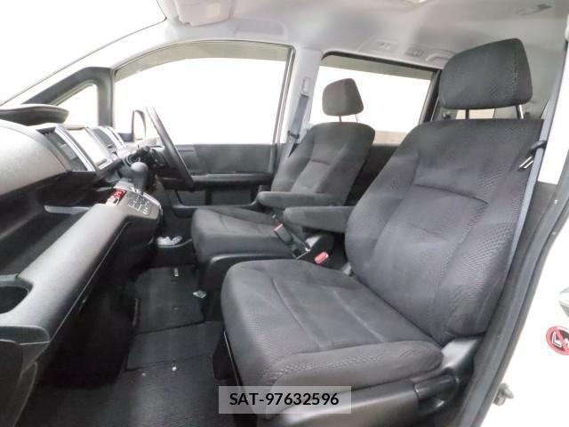Honda e 2011-07 8647739-4
