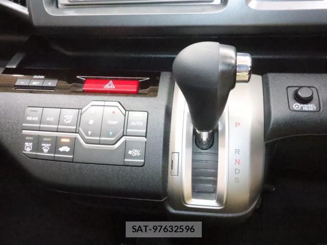 Honda e 2011-07 8647739-5