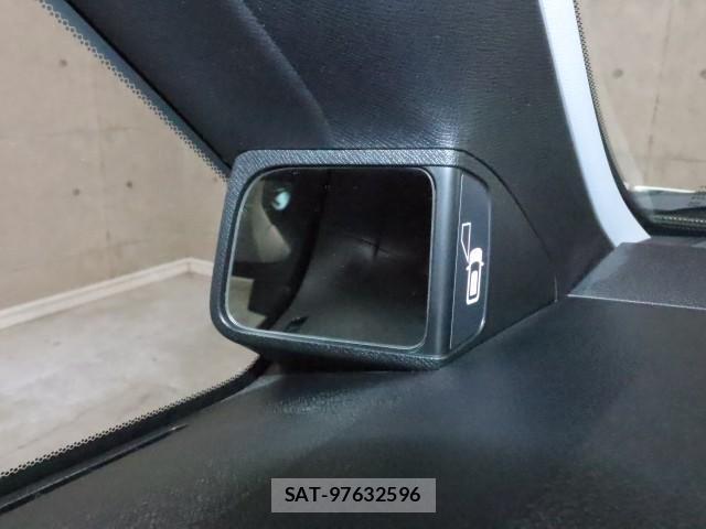 Honda e 2011-07 8647739-8