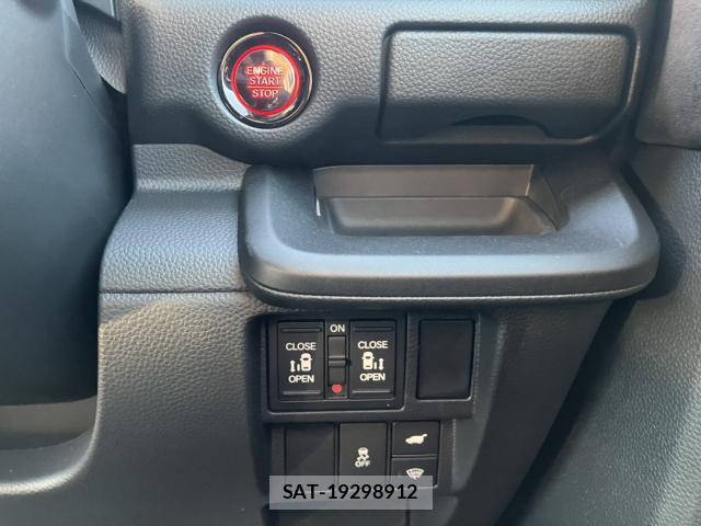 Honda e 2026-08 8649930-8
