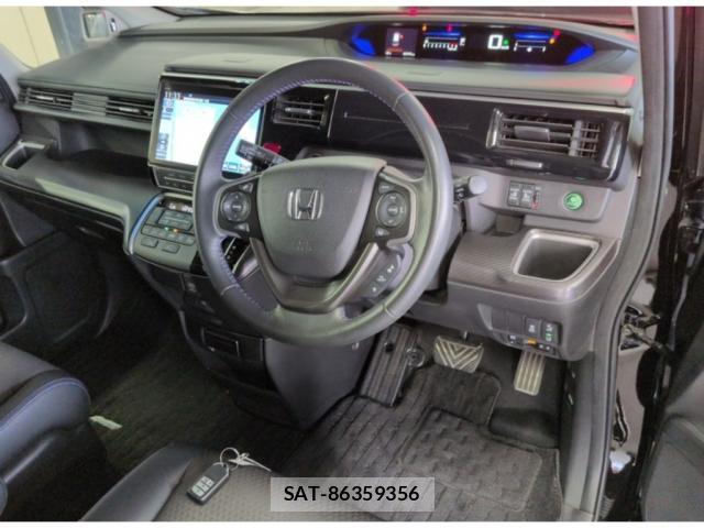 Honda e 2019-08 8650288-2