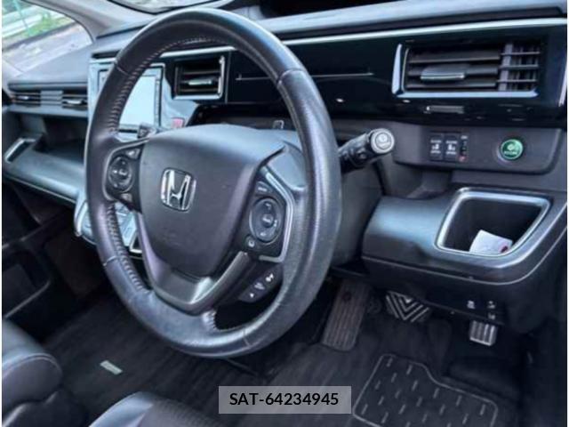 Honda e 2017-12 8650617-2