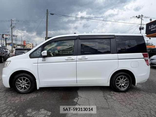 Honda e 2014-02 8647346-1