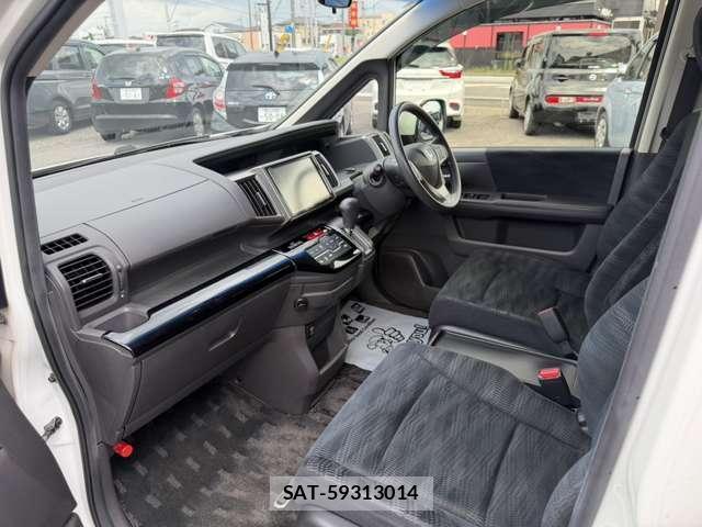 Honda e 2014-02 8647346-12