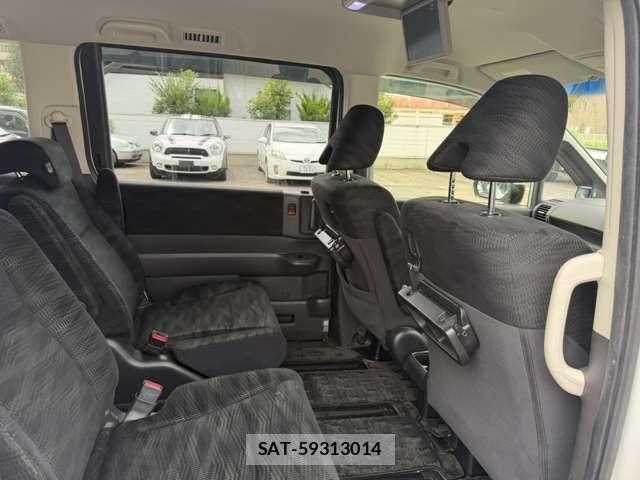 Honda e 2014-02 8647346-13