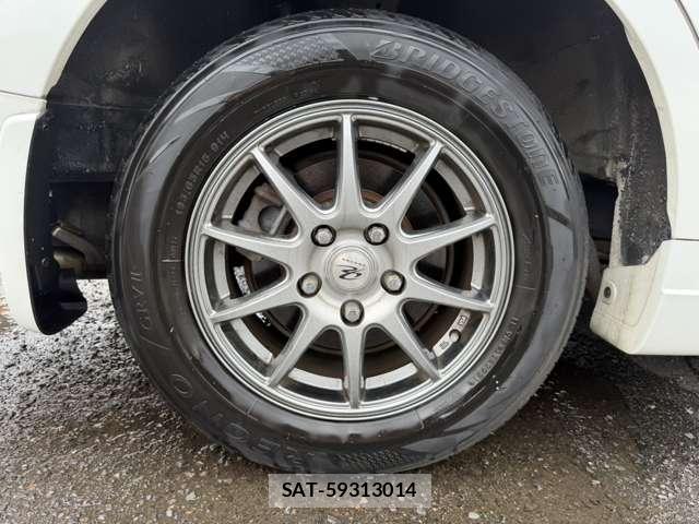 Honda e 2014-02 8647346-15