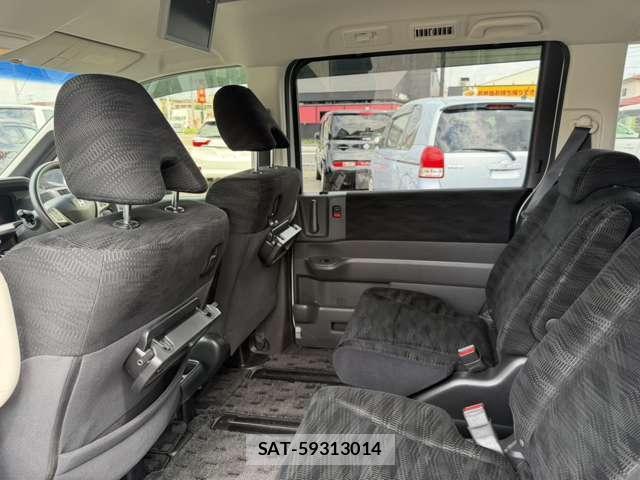 Honda e 2014-02 8647346-8