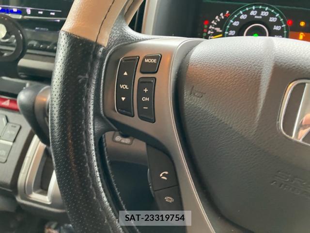 Honda e 2013-03 8648538-11