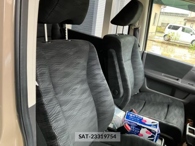 Honda e 2013-03 8648538-6