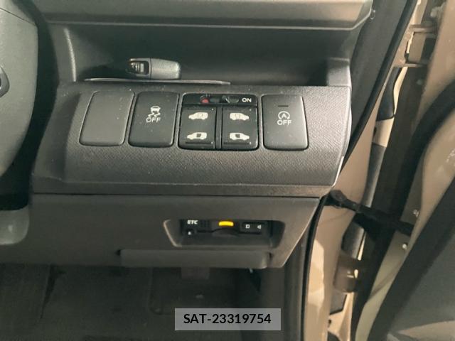 Honda e 2013-03 8648538-8