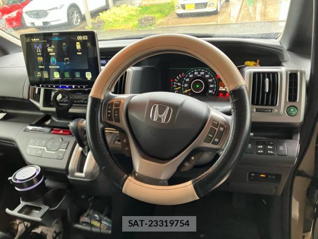 Honda e 2013-03 8648538-9