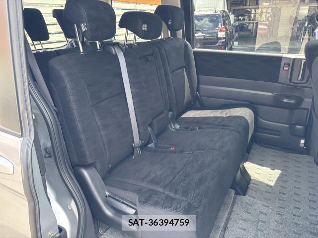 Honda e 2014-05 8649752-12