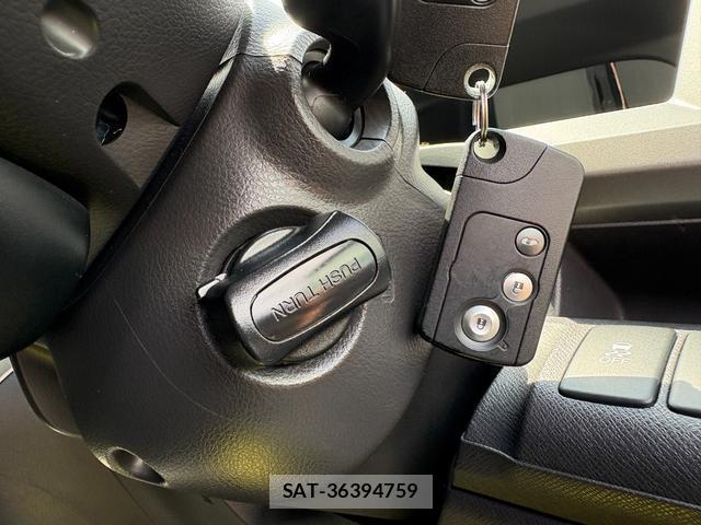 Honda e 2014-05 8649752-7