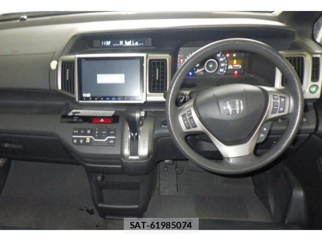 Honda e 2014-11 8650356-2