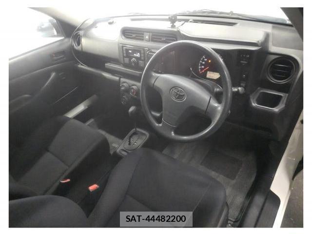 Toyota SUCCEED 2017-06 8652490-2