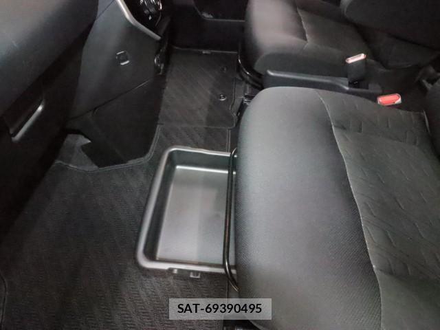 Toyota TANK 2019-08 8647738-9