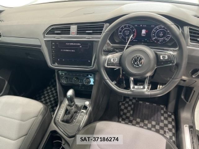 VolksWagen TIGUAN 2017-08 8649025-2