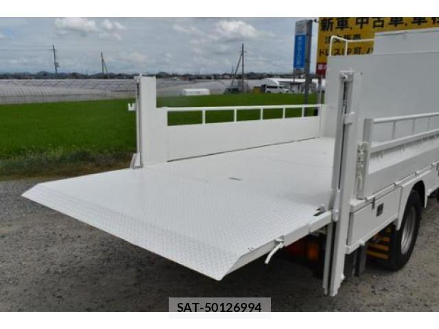 Mazda TITAN 2013-01 8647330-1