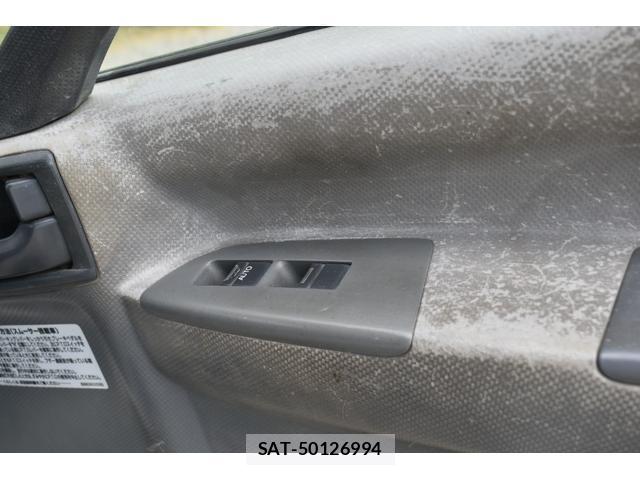 Mazda TITAN 2013-01 8647330-12