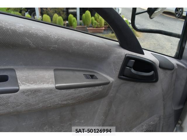 Mazda TITAN 2013-01 8647330-13
