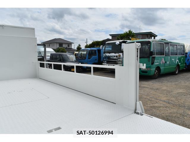 Mazda TITAN 2013-01 8647330-17