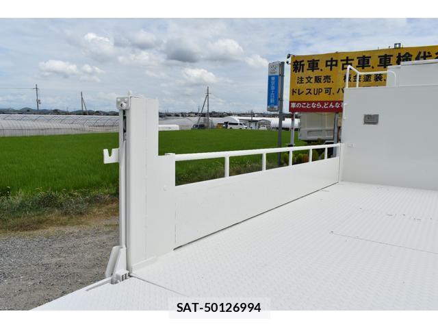 Mazda TITAN 2013-01 8647330-18