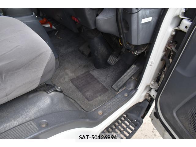 Mazda TITAN 2013-01 8647330-19