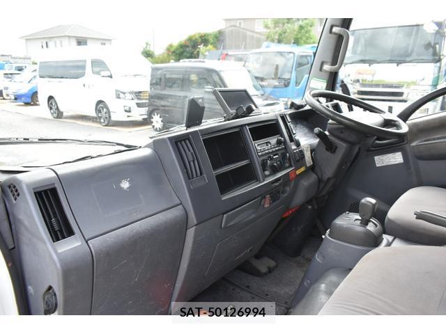 Mazda TITAN 2013-01 8647330-2