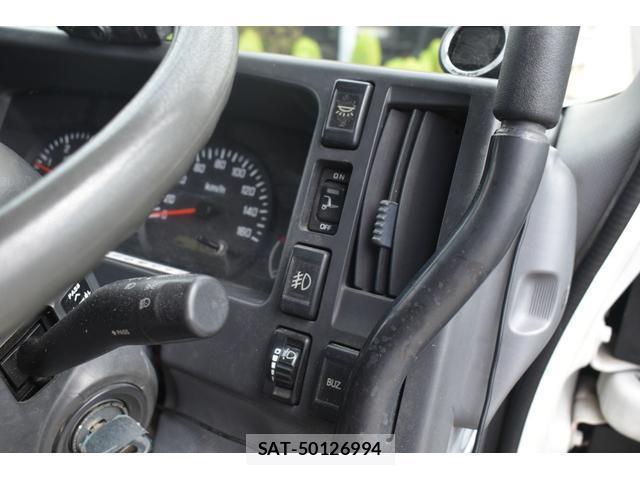 Mazda TITAN 2013-01 8647330-4